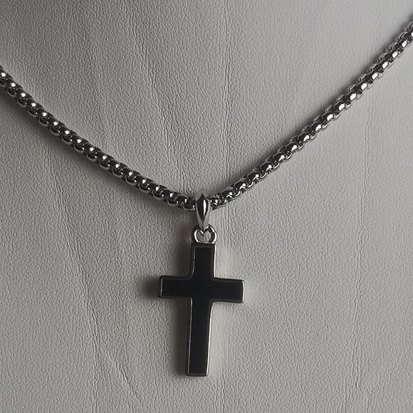 David Yurman EXOTIC STONE CROSS WITH BLACK ONYX